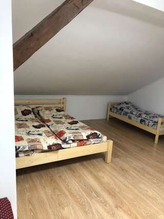 Хостелы Hostel U Pottera Черновцы Семейный номер с душем-2